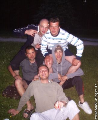 Jimmy,Micka,Flo,BipB ip et Pich les sois disant joueurs de pétanque!Lo