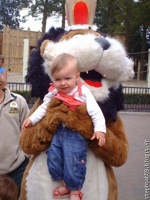 Tite Maewenn dans les bras de B.le lion : nez peur, nez peur !
