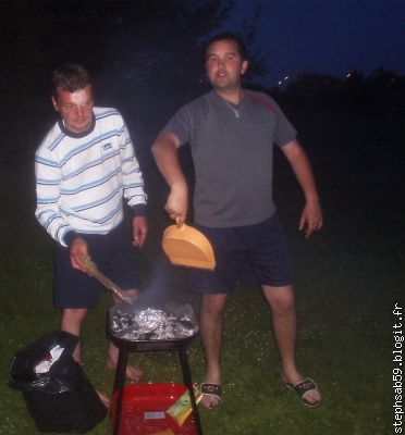 Qui veut un bon camembert au barbec ? ............BEURK !